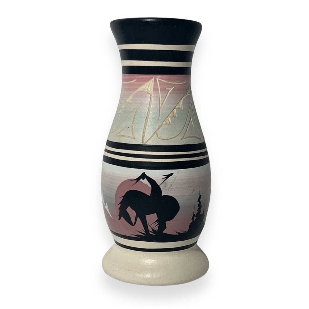 Hand Painted Carved Crafted Native‎ American Artist Navajo Pottery Vase Signed